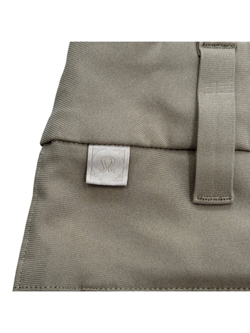 Lululemon Mens Size 30 Shorts Commission Classic Fit 9" Zip-Pocket Khaki LM7AAOS - Picture 3 of 7